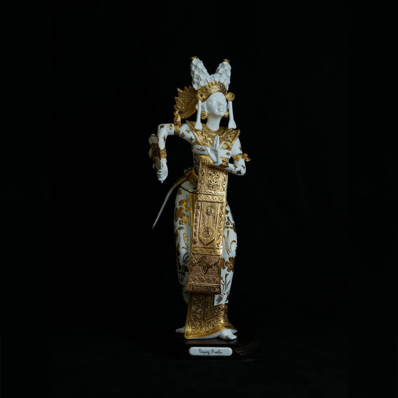seni keramik indonesia figurine berlapis emas